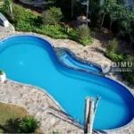 Bentuk kolam renang melengkung yang dikerjakan Dimulti Pool. Ini Rekomendasi Bentuk Trap Tangga untuk Kolam Renang Melengkung.