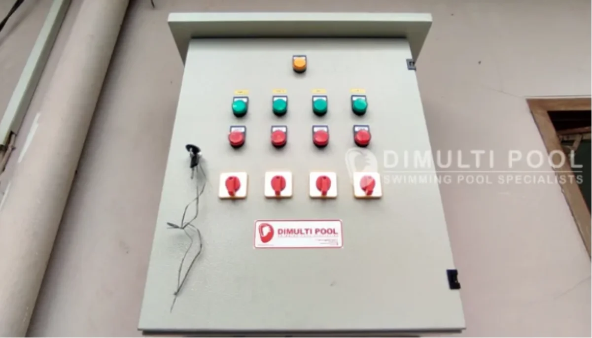 Box panel kelistrikan kolam renang. Ini cara memperbaiki masalah box panel kolam renang bau hangus.