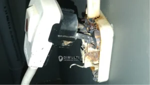 Kondisi stop kontak pompa kolam renang terbakar. Ini bahaya dan cara mengatasinya.