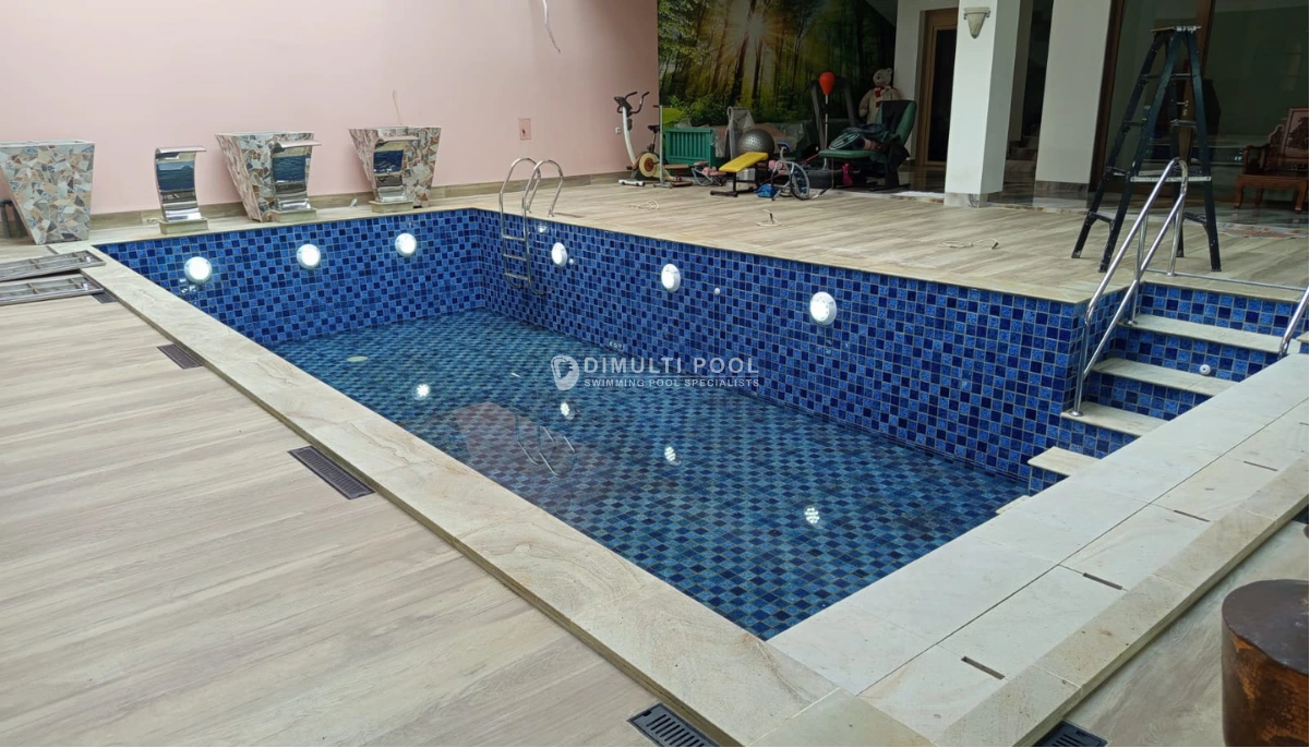 Proyek renovasi pemindahan posisi trap tangga kolam renang. Ini yang kami lakukan.