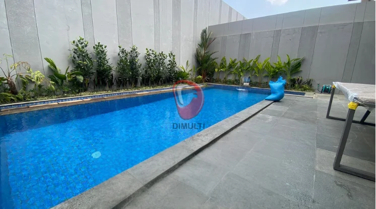 Air kolam renang sudah jernih setelah dilakukan treatment oleh Tim Dimulti Pool Treatment Awal Kolam Renang Garam Ukuran 3 X 7 Meter