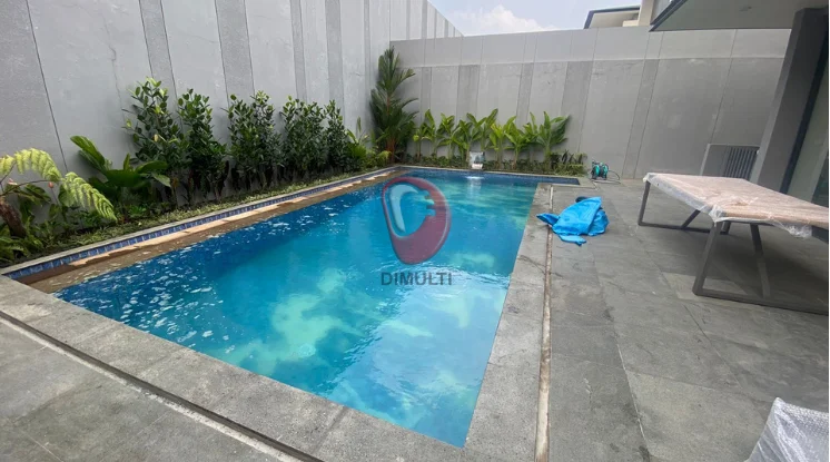Garam yang sudah dimasukkan ke dalam kolam renang Treatment Awal Kolam Renang Garam Ukuran 3 X 7 Meter