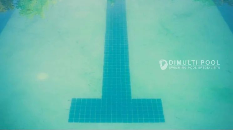 Contoh air kolam renang keruh yang ditangani Tim Dimulti Pool.