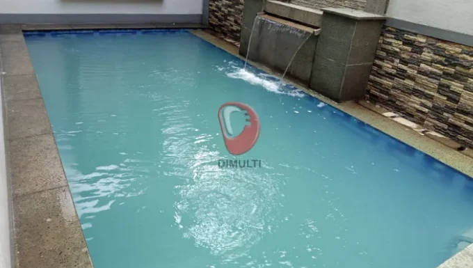 Contoh kondisi air kolam renang berkabut yang ditangani Tim Dimulti Pool.