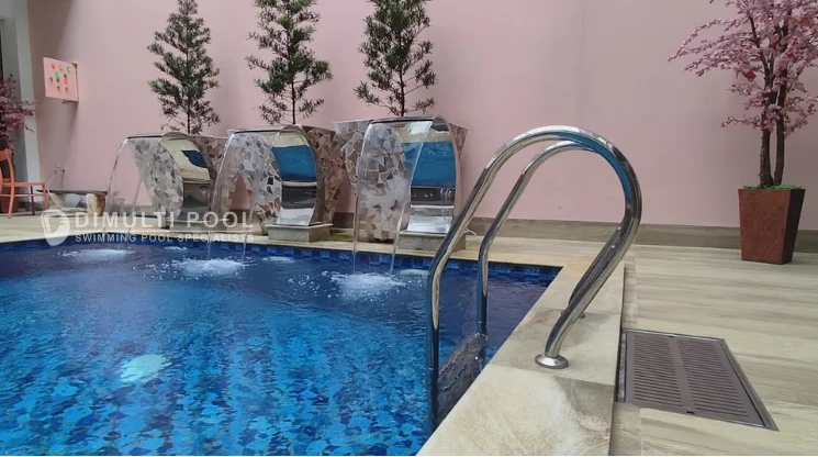 Contoh pemasangan tangga kolam renang oleh Tim Dimulti Pool.