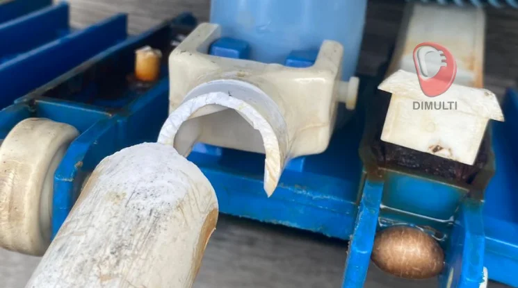 Gagang vacuum head yang patah Tips Atasi Gagang Vacuum Head Kolam Renang Patah