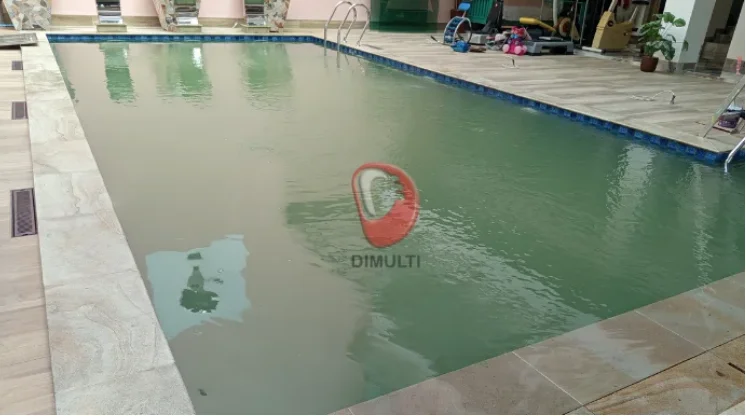 cara mengatasi air kolam renang berlumut