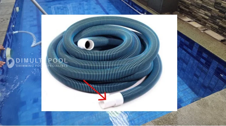 Lokasi pemasangan konektor vacuum hose kolam renang.