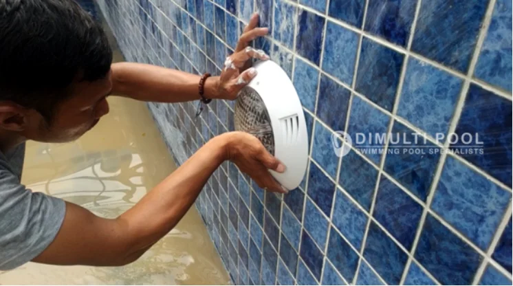 Penyebab dan cara mengatasi lampu kolam renang kemasukan air