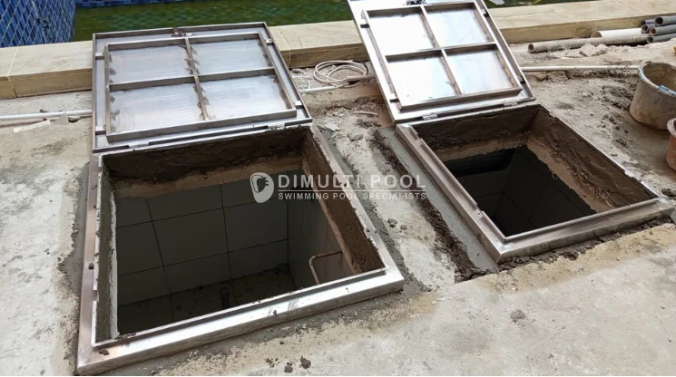 Kondisi tutup ruang mesin yang baru dipasang, biasanya berkarat karena belum dilakukan pembersihan