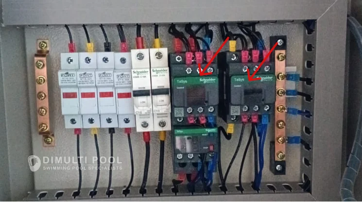 Pemasangan kontaktor di box panel kolam renang.