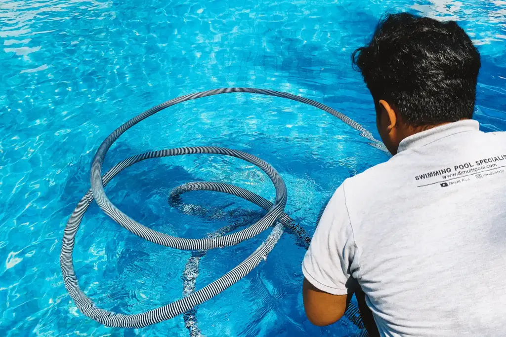 Seni Pembersihan Kolam Renang yang Efektif