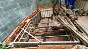 Proses konstruksi proyek jasa pembuatan kolam renang di Lebak. Intip proses selengkapnya.