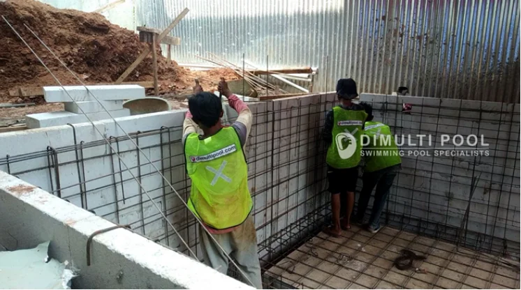 Progres jasa pembuatan kolam renang di Pati. Intip prosesnya.