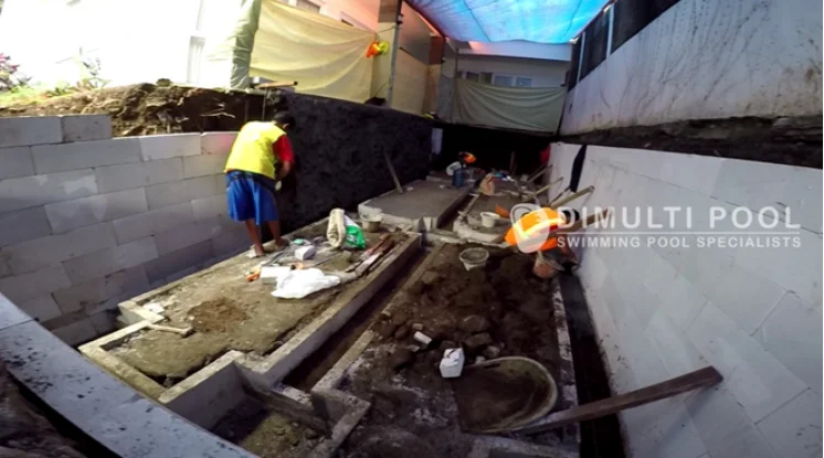 Progres jasa pembuatan kolam renang di Banyuwangi. Intip prosesnya.