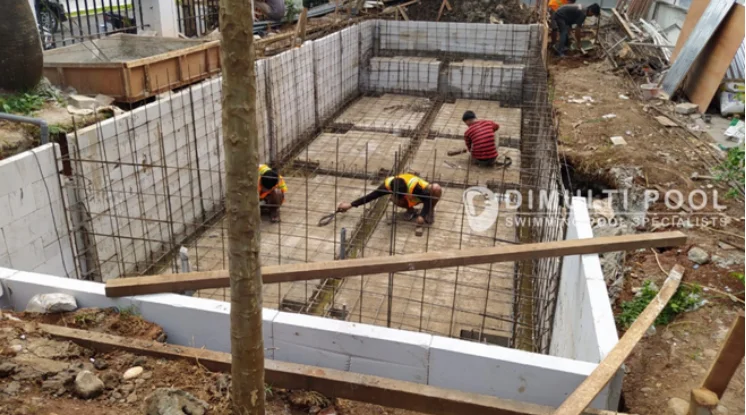 Progres jasa pembuatan kolam renang di Bojonegoro. Ini prosesnya.