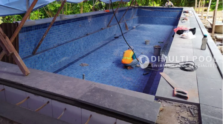 Progres jasa pembuatan kolam renang di Gresik. Intip prosesnya.