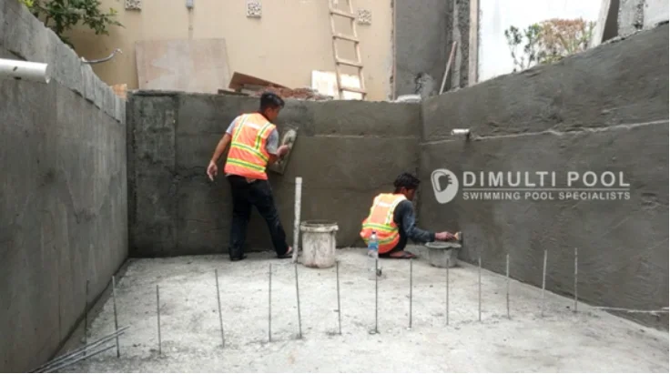 Progres proyek jasa pembuatan kolam renang di Situbondo. Intip prosesnya.